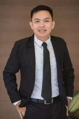 ARMANDO M. headshot